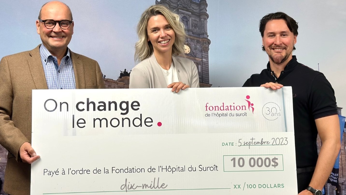 Claude Reid remet 10 000$ à Fondation de l'Hôpital du Suroît
