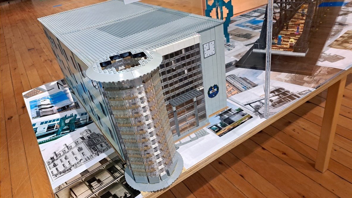 L'hôtel de ville de Salaberry-de-Valleyfield a été recrée en lego pour les besoins de cette exposition