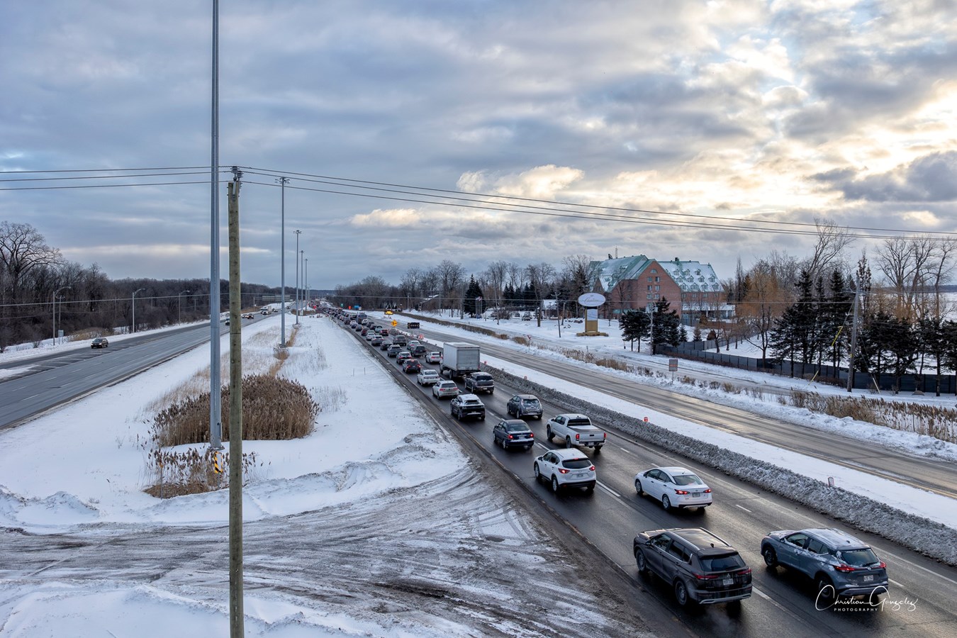 Trois voies ouvertes sur le pont de l'Île-aux-Tourtes