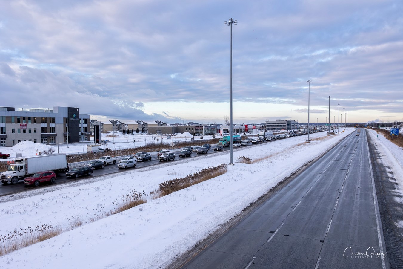 Trois voies ouvertes sur le pont de l'Île-aux-Tourtes