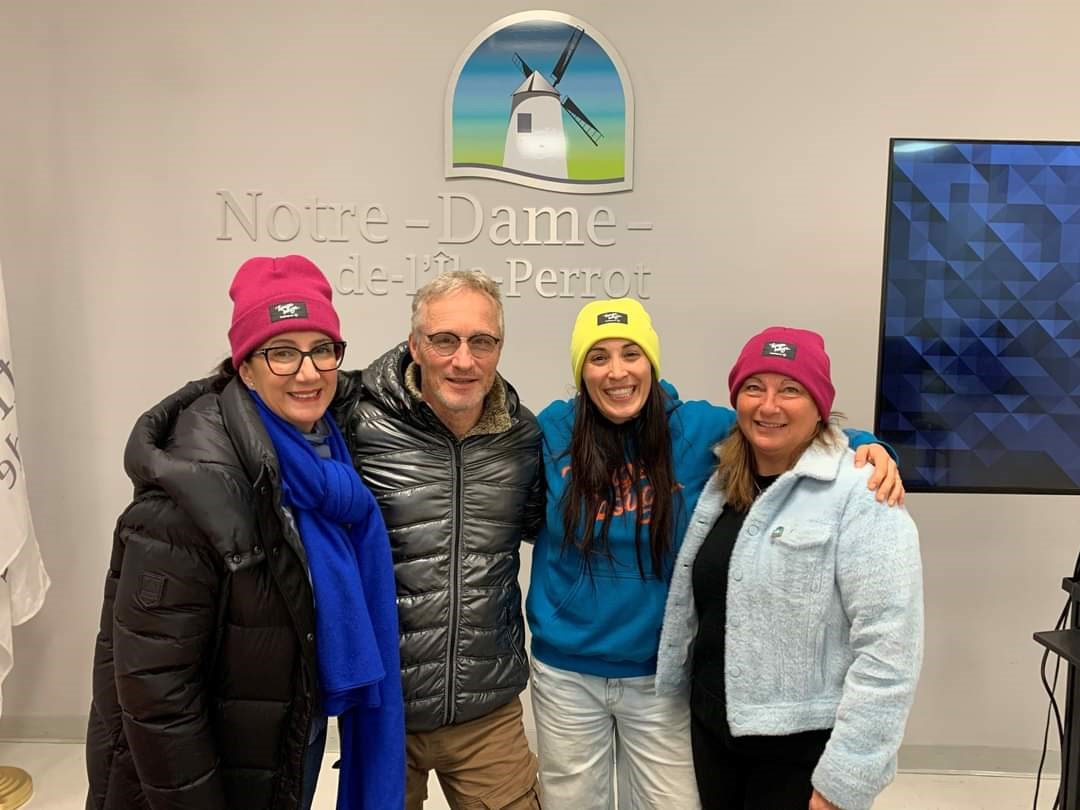 Sur la photo, on retrouve de gauche à droite: la conseillère du district 1, Natalia Pereira, le futur bénévole au Festival BougeBouge, Charles Ruelland, la directrice de BougeBouge, Kathy Tremblay et la mairesse Danie Deschênes 