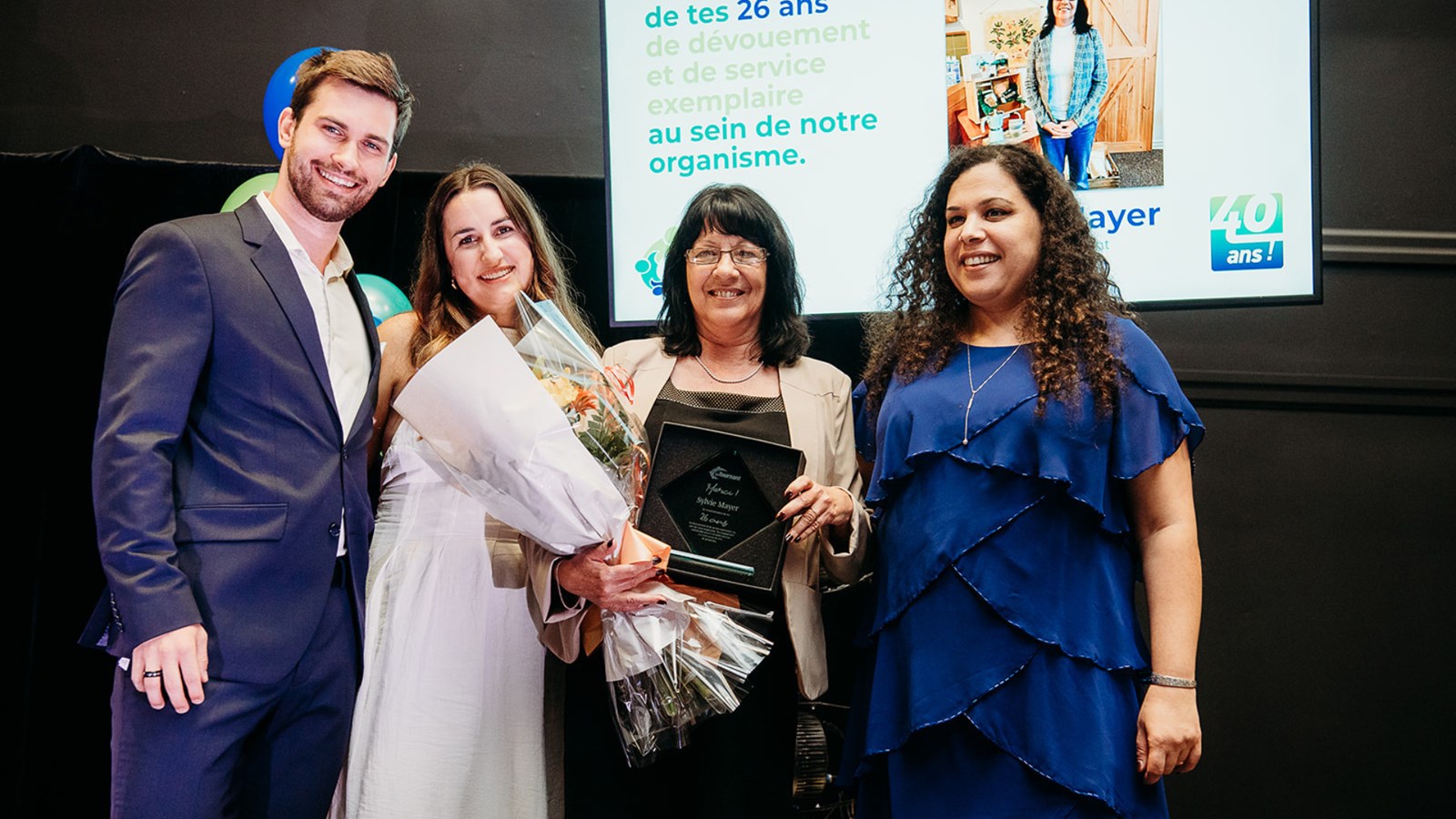 M. Guillaume Dubé et Marie-Catherine Audet, formateurs au Tournant, Mme Sylvie Mayer, coordonnatrice aux formations au Tournant et Mme Lydie Elisha, directrice générale du Tournant