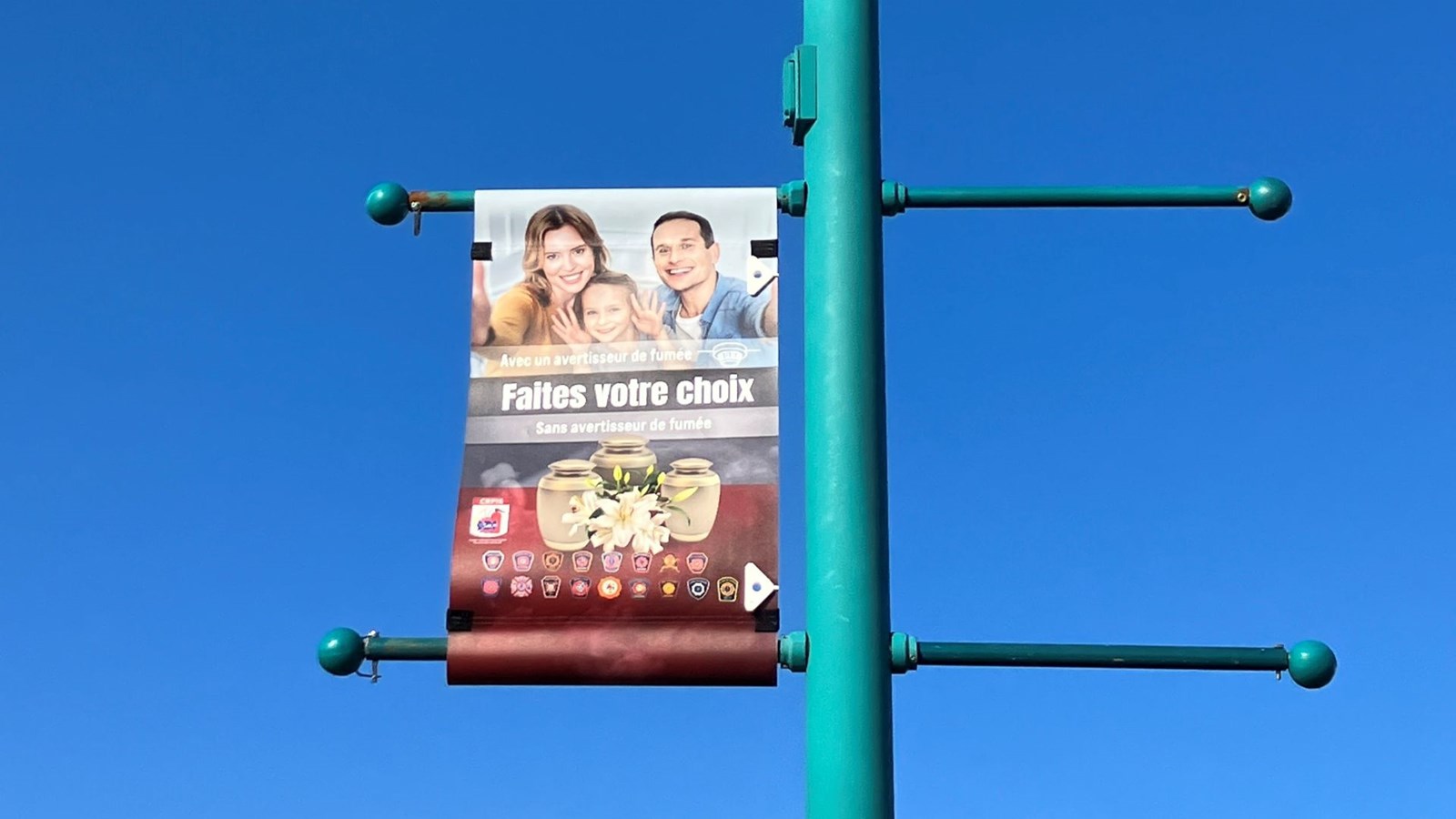 « Un geste qui sauve la vie. Ayez un avertisseur de fumée fonctionnel! » 