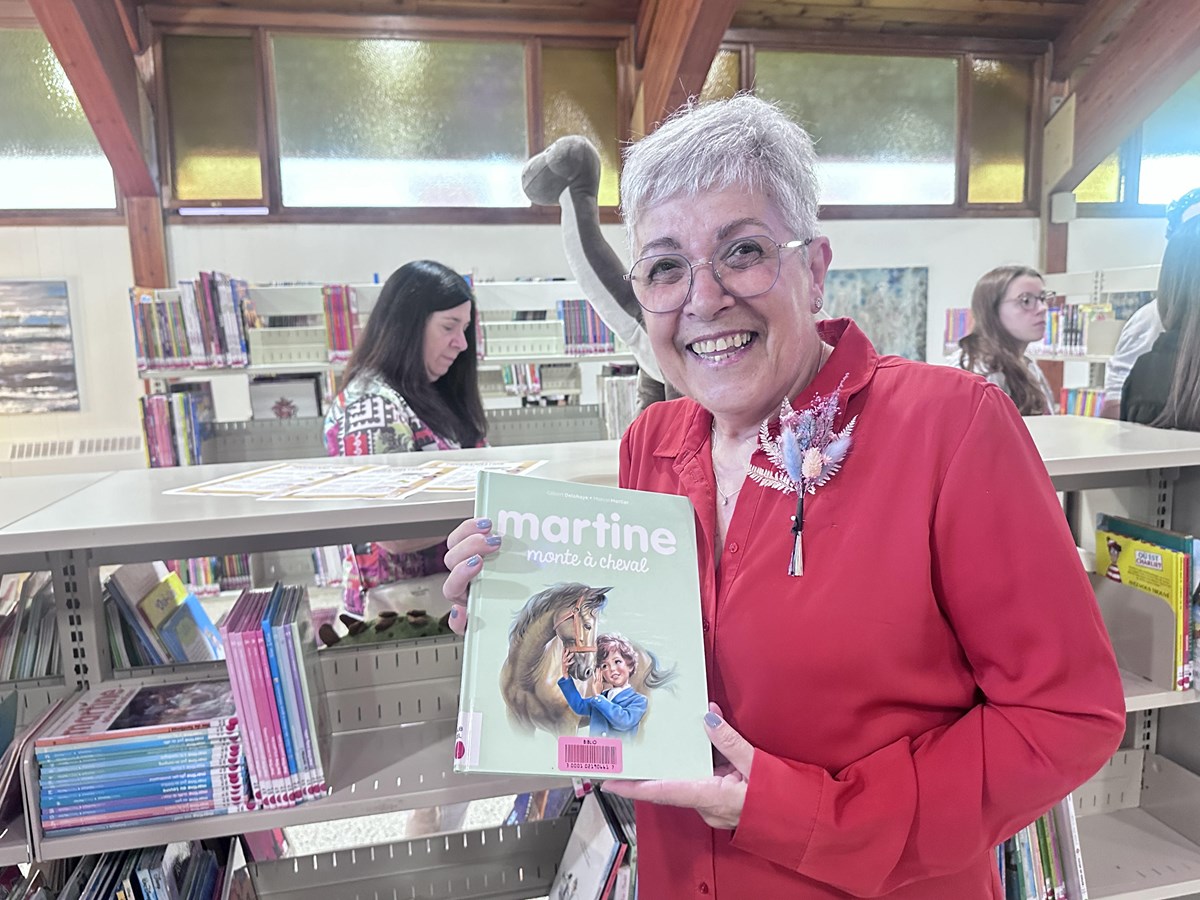 Johanne Séguin Poirier a oeuvré 31 ans à l'ancienne bibliothèque et c'est elle qui a apposé les code-barres sur tous les livres