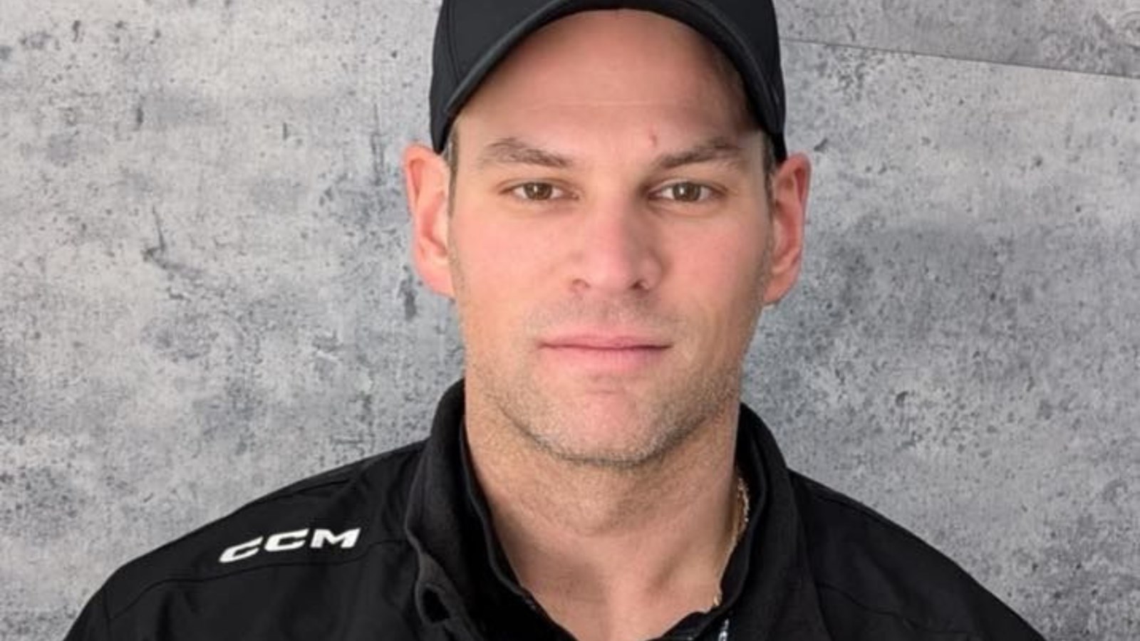 Un ancien Titan d'Acadie-Bathurst derrière le banc des Pionniers