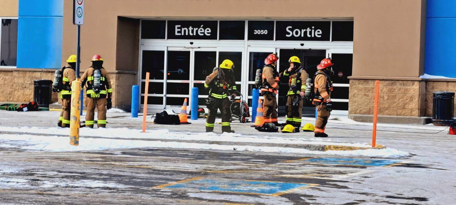 Fire at Walmart in Vaudreuil-Dorion mobilizes some 30 firefighters