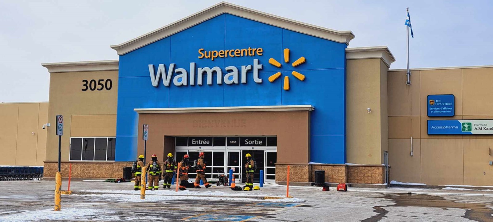 Fire at Walmart in Vaudreuil-Dorion mobilizes some 30 firefighters