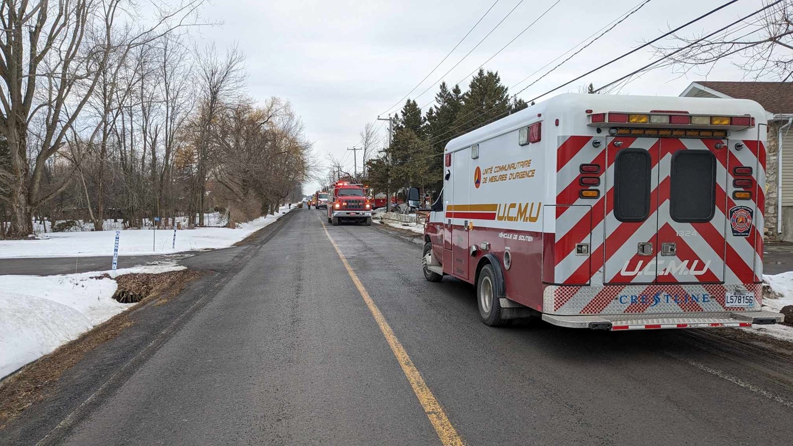 Une maison est totalement ravagée par les flammes à Les Cèdres