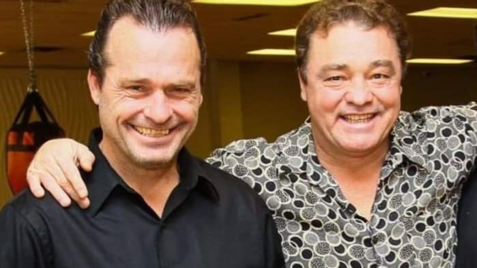 David Hilton, à droite, devra purger un jour de prison supplémentaire et se soumettre à une probation de 18 mois après avoir été reconnu coupable de trois chefs d'accusation