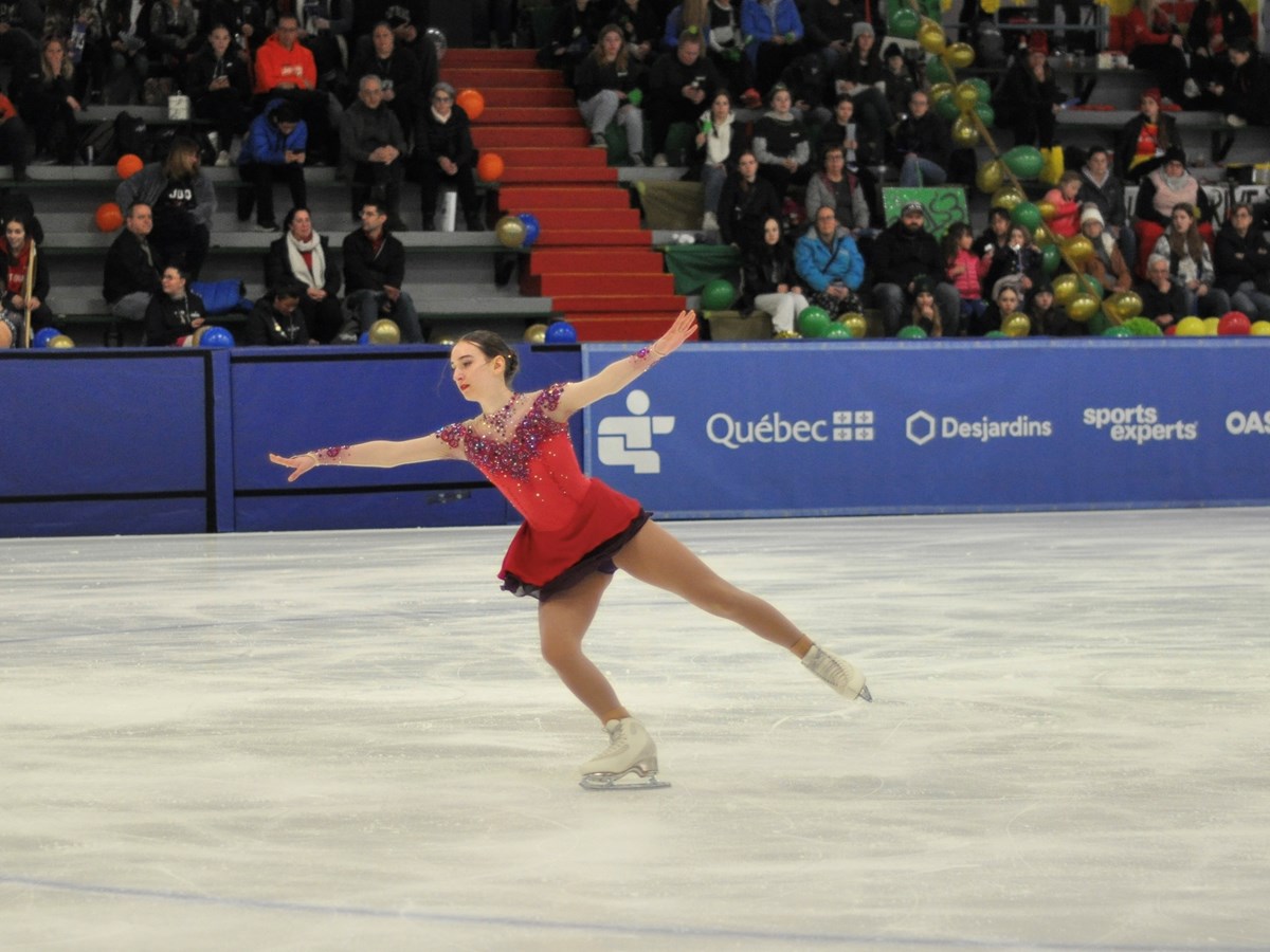 Léana Allen a brillé sur la glace et a rencontré quelques-uns de ses propres standards, sous le regard émerveillé des amateurs de patinage artistique