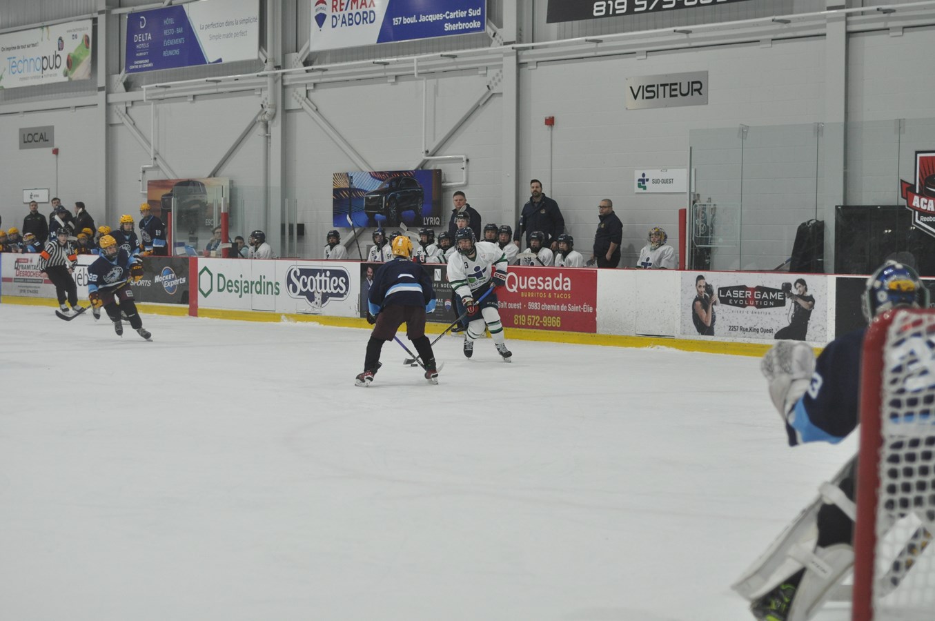 Les joueurs de hockey de l’école LPP de Châteauguay, qui représentent le Sud-Ouest, devront jouer lundi matin pour une 11e place après un décevant revers face à l’Estrie, une formation de l’école Le Triolet à Sherbrooke