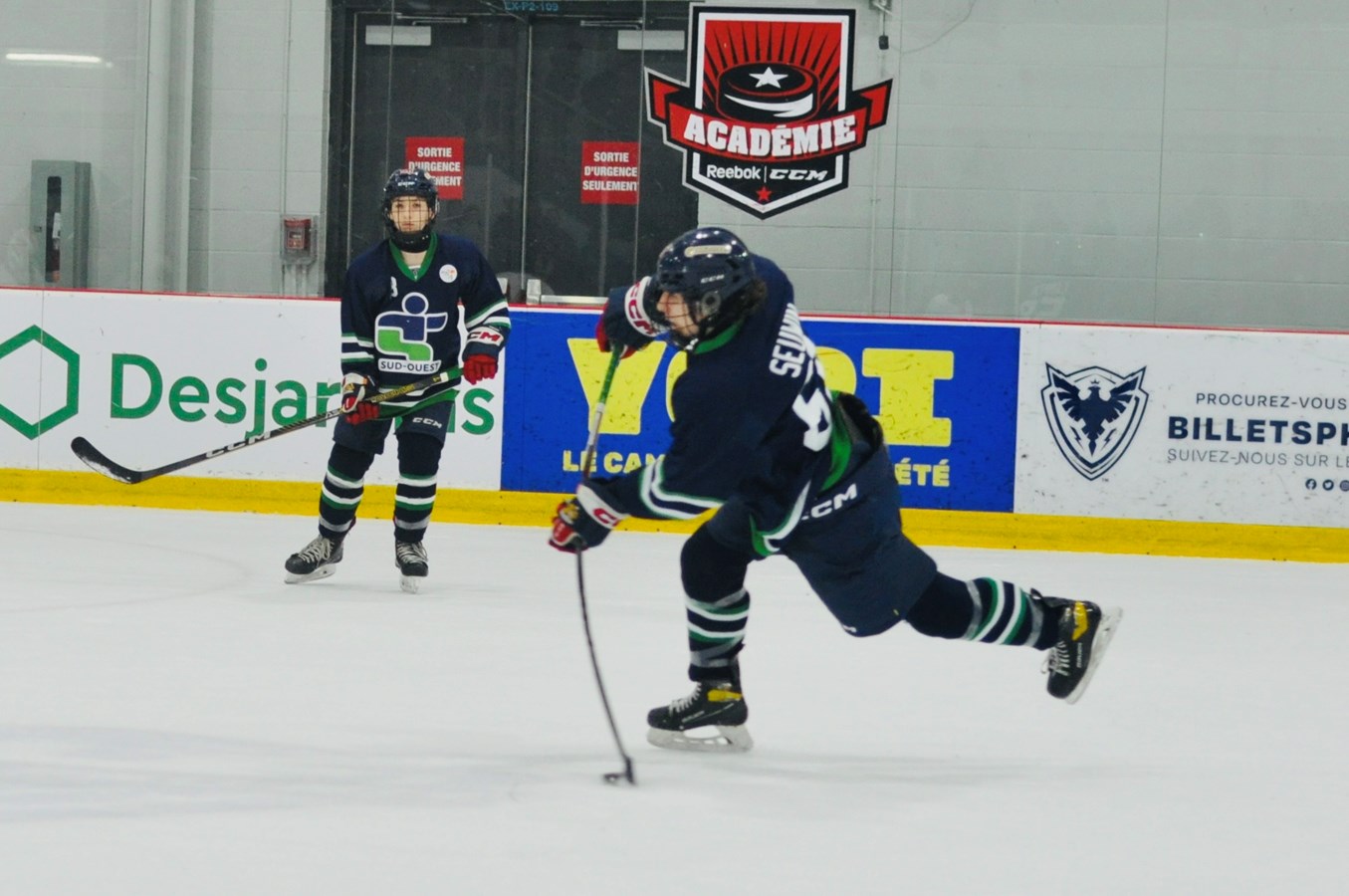 L’action n’a pas manqué sur les glaces du Complexe Sportif Thibault à Sherbrooke