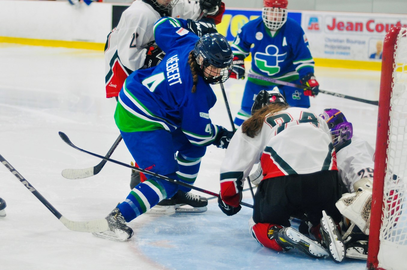 Les filles de l’équipe de hockey ont exercé une pression constante sur leurs rivales du Saguenay-Lac-Saint-Jean, dans un gain de 6-2