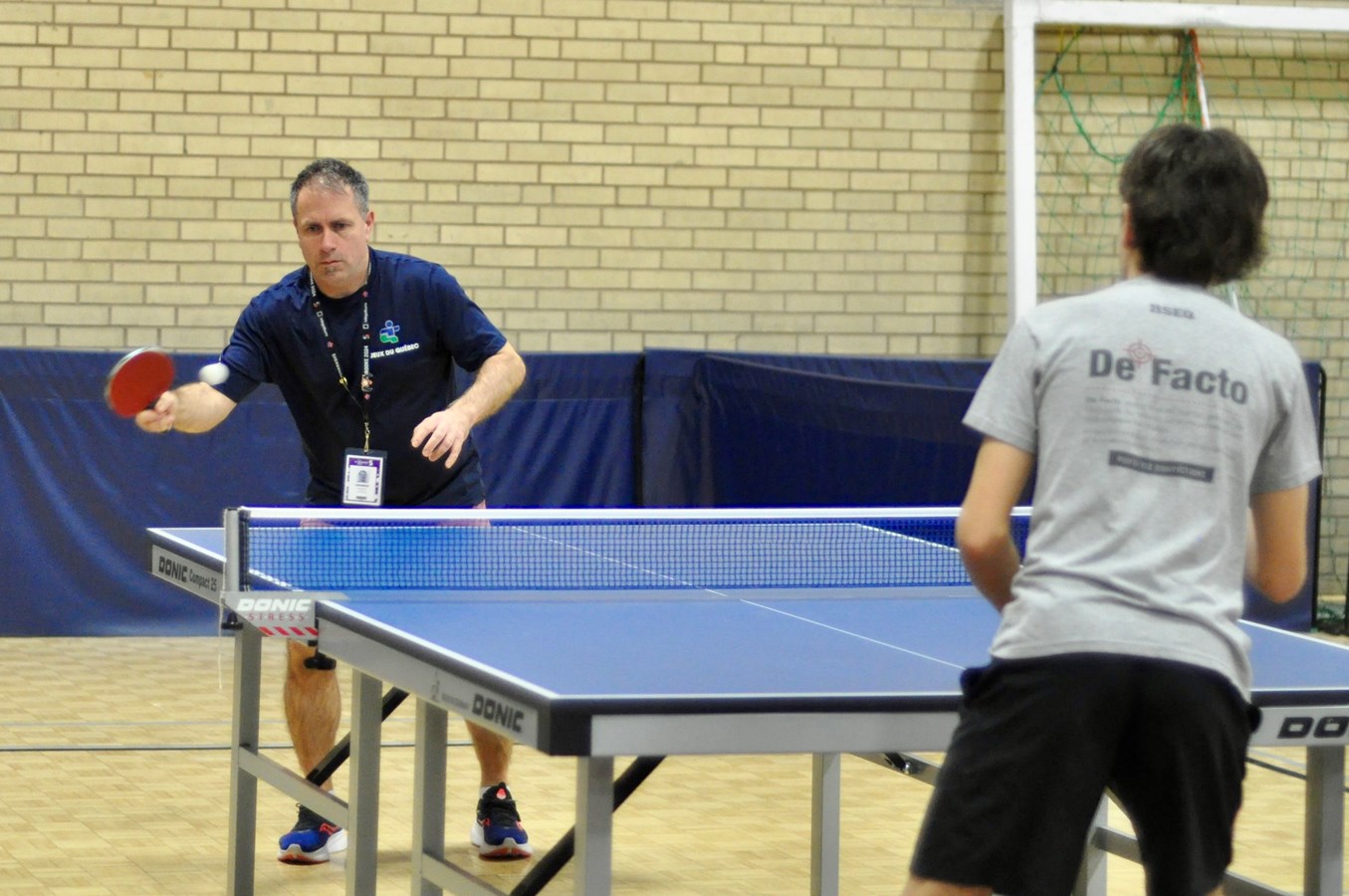 L’entraîneur de tennis de table, Pascal Charron, s’assure que ses protégés soient au meilleur de leur forme lorsqu’ils entrent en compétitions, qui sont nombreuses
