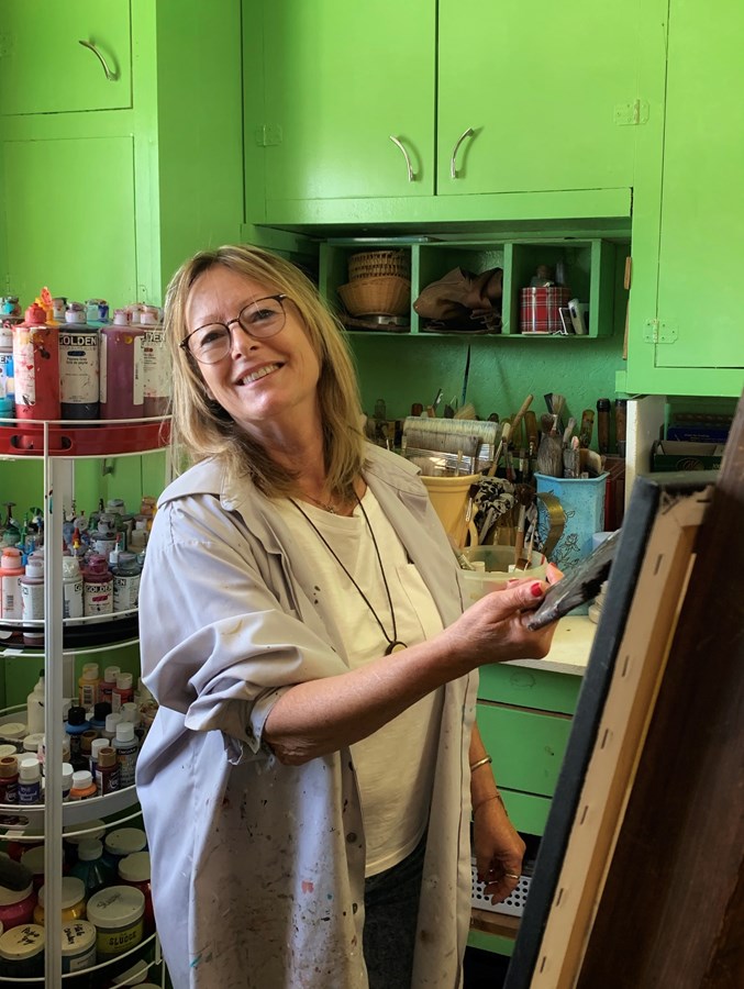 Le samedi suivant 11 mai, toujours à 13 h 30, c’est l’artiste Diane St-Georges qui secondera l’auteur pour présenter le conte Mémé Labroche et les moutons arc-en-ciel