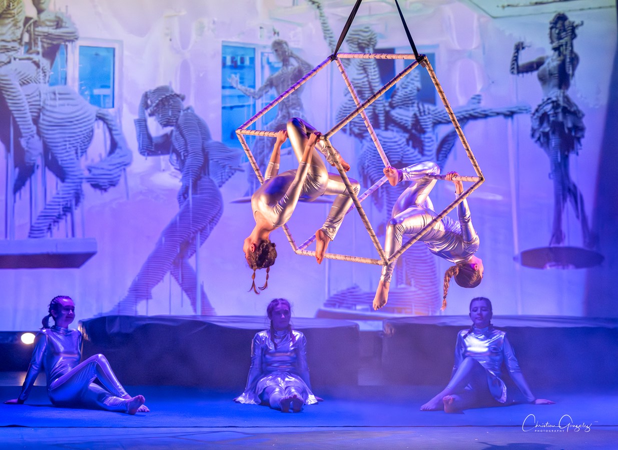 La troupe de cirque des Trois-Lacs en met plein la vue