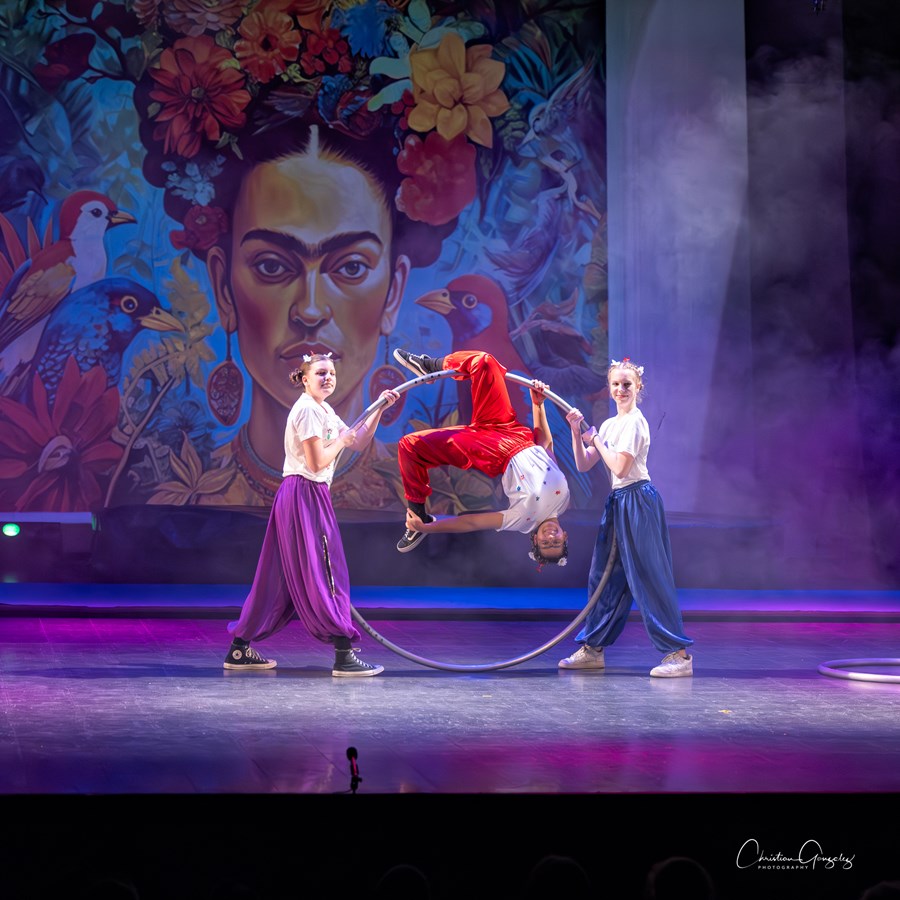 La troupe de cirque des Trois-Lacs en met plein la vue
