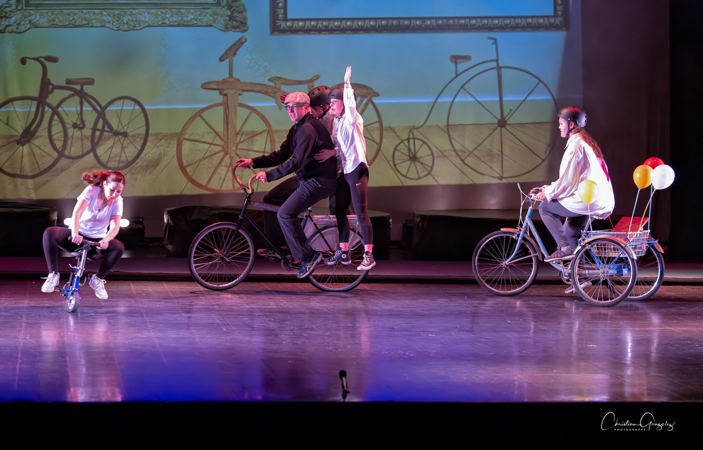 La troupe de cirque des Trois-Lacs en met plein la vue
