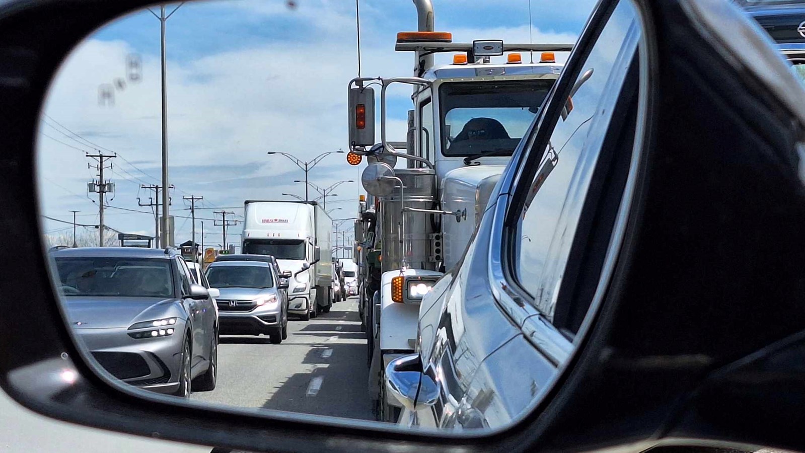 Poids lourd en panne sur l'autoroute 20 est à Vaudreuil-Dorion