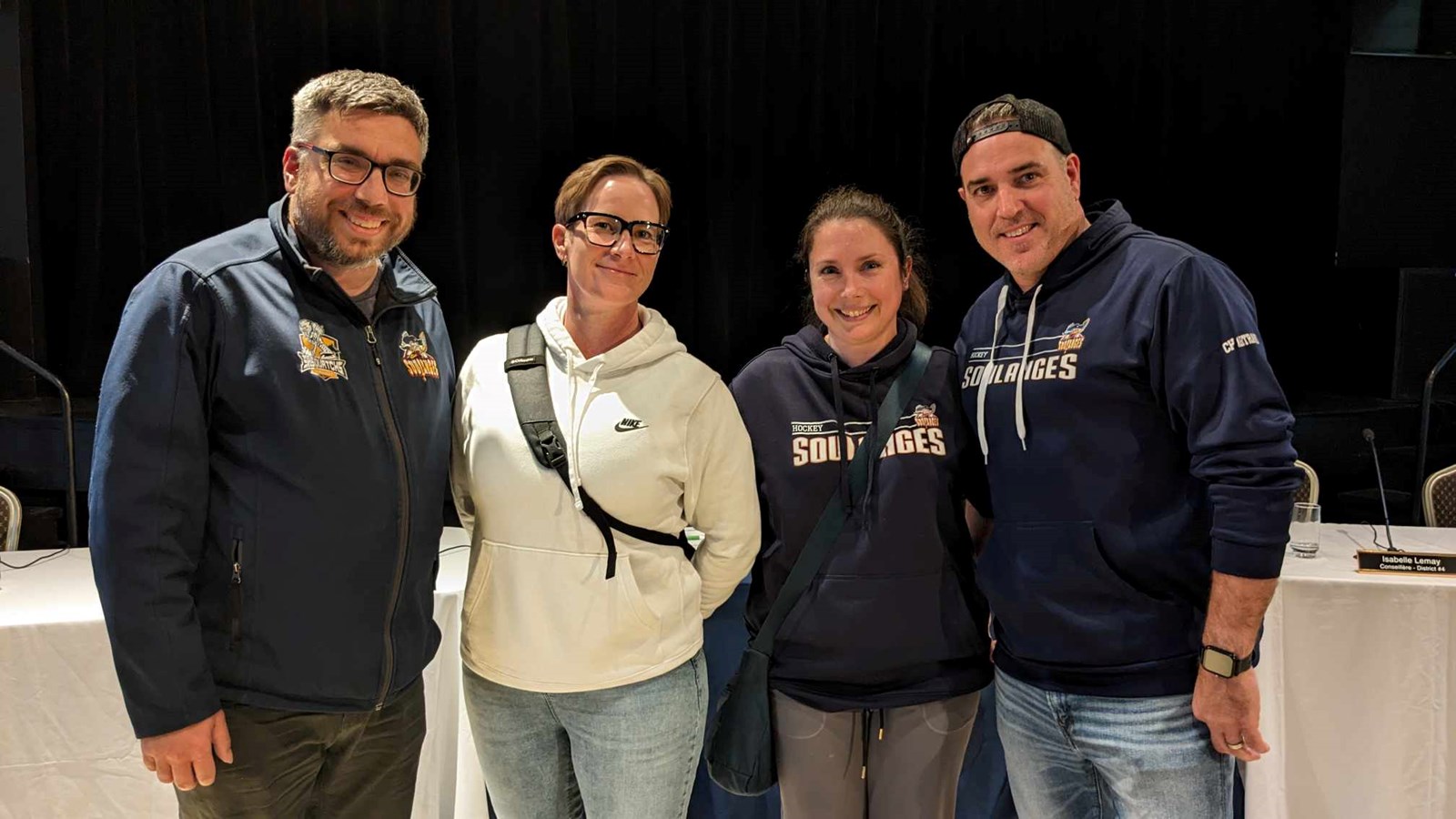 Les sourires étaient présents chez les représentants de l'Association de hockey mineur de Soulanges et les représentants des Pionniers de Soulanges à la suite de la décision des élus