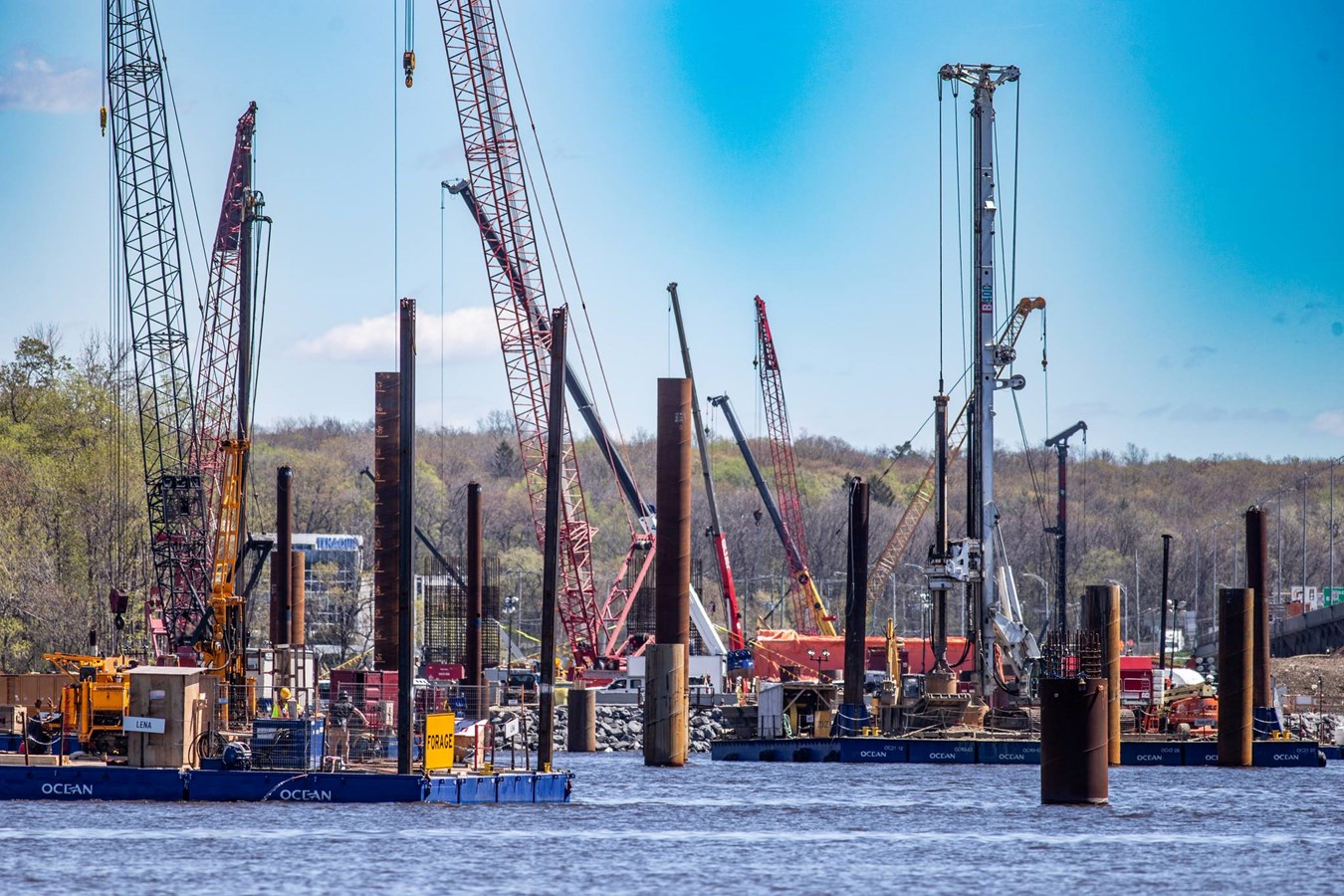 Mise en place des pieux et construction des semelles sur le pont de l'Île-aux-Tourtes
