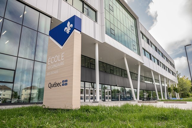 L'aménagement d’un terrain synthétique à l’école secondaire des Échos, au coût estimé de 1,45 M $ figure au PQI 2025-2029
