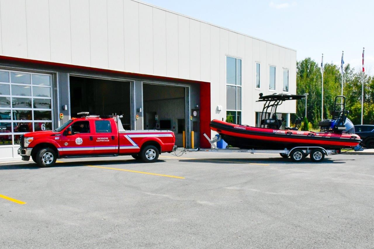 Un nouveau bateau de sauvetage pour l’équipe incendie de Rigaud