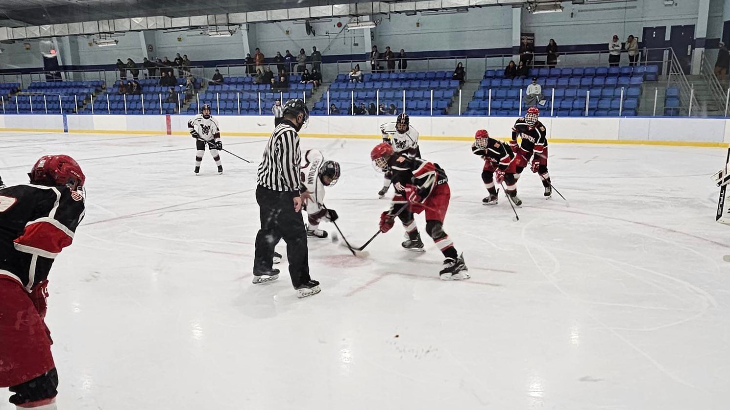 Les Pionniers M18 l'emportent contre Westwood High School