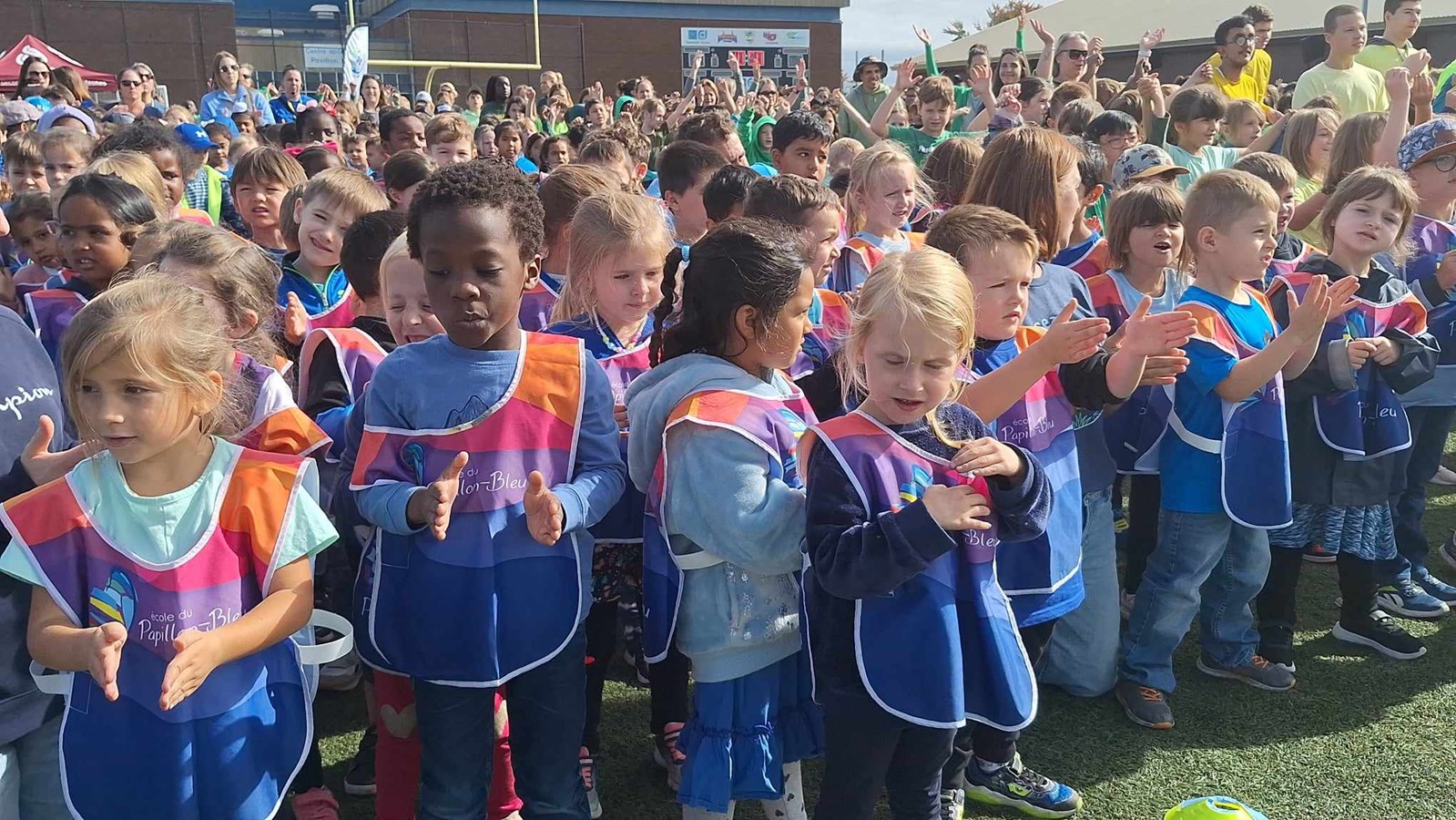 Video | 4,000 students sing their hearts out in Vaudreuil-Dorion
