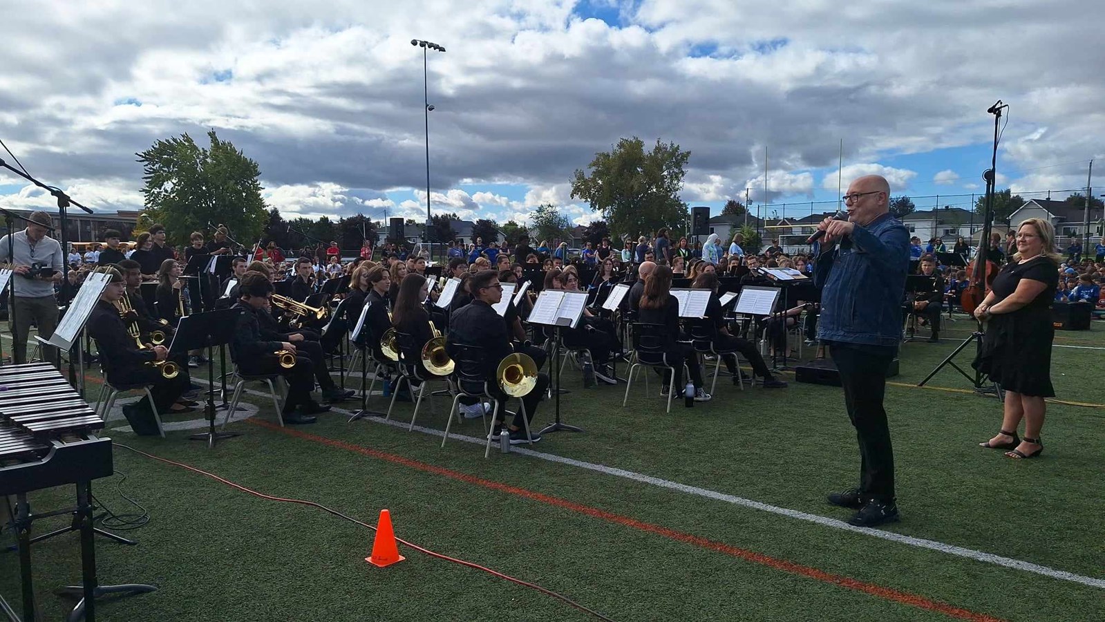 Video | 4,000 students sing their hearts out in Vaudreuil-Dorion
