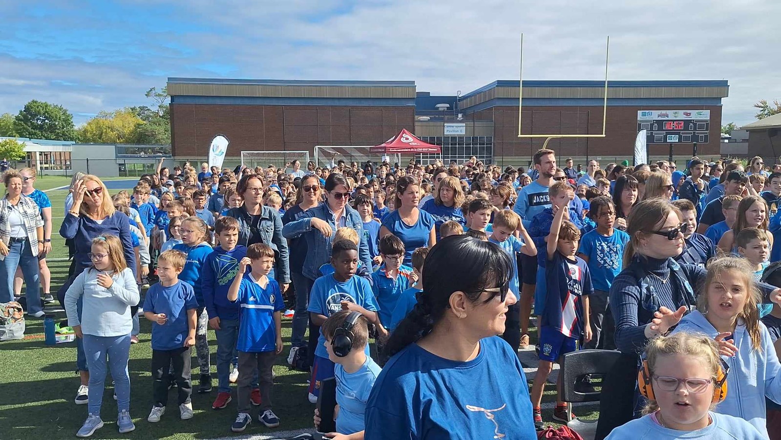 Video | 4,000 students sing their hearts out in Vaudreuil-Dorion