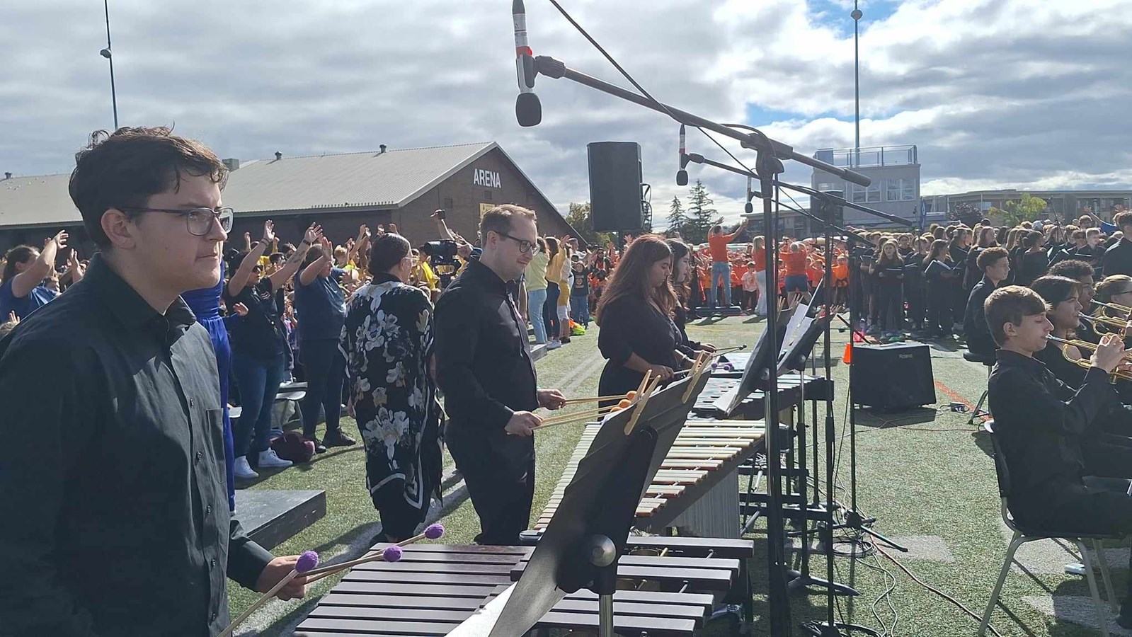 Video | 4,000 students sing their hearts out in Vaudreuil-Dorion