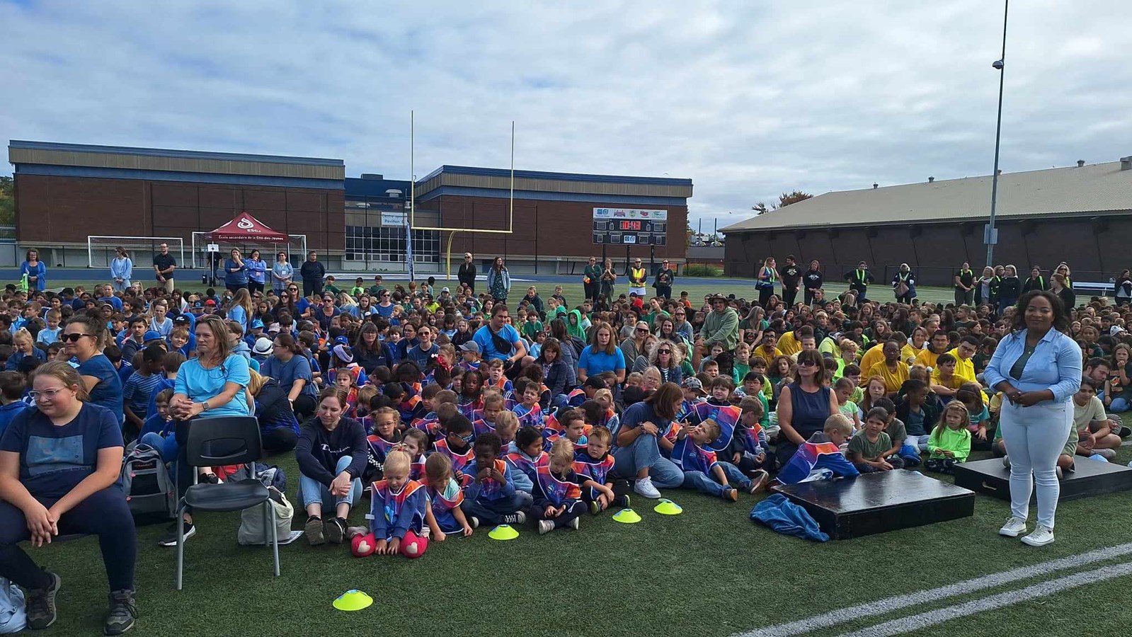 Video | 4,000 students sing their hearts out in Vaudreuil-Dorion