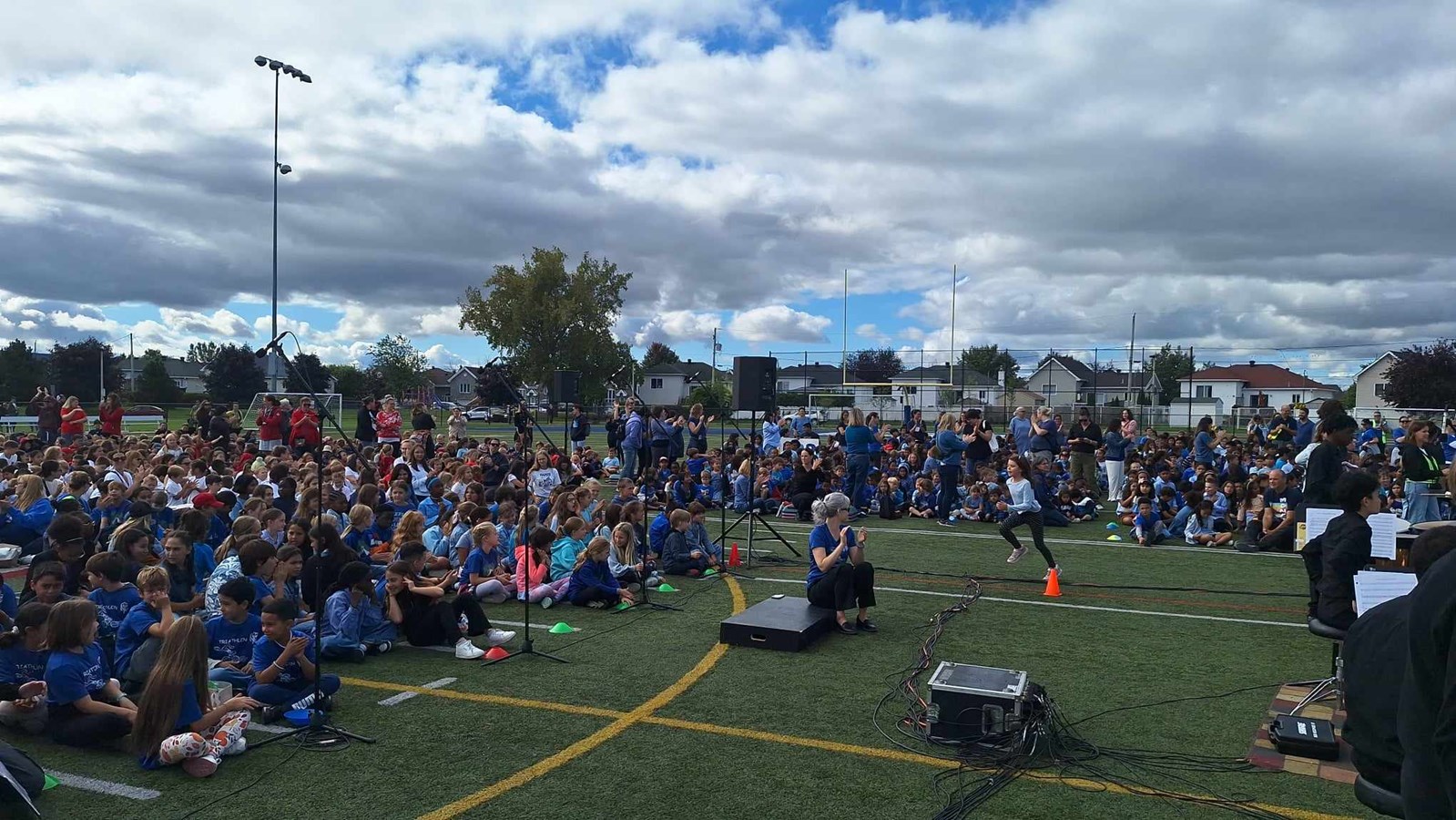 Video | 4,000 students sing their hearts out in Vaudreuil-Dorion