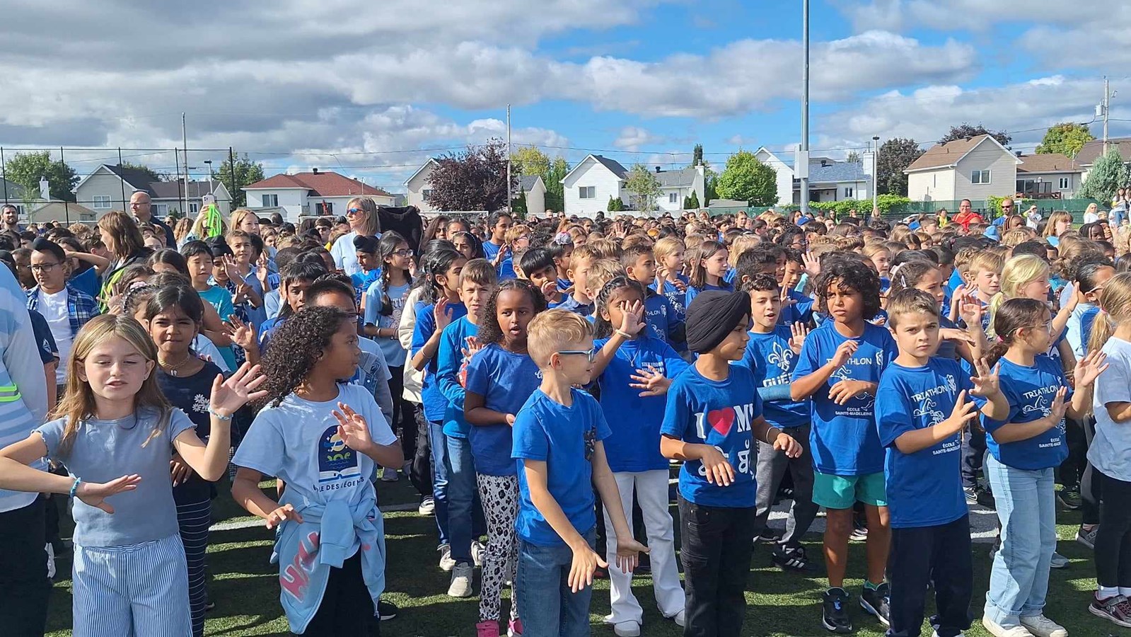 Video | 4,000 students sing their hearts out in Vaudreuil-Dorion