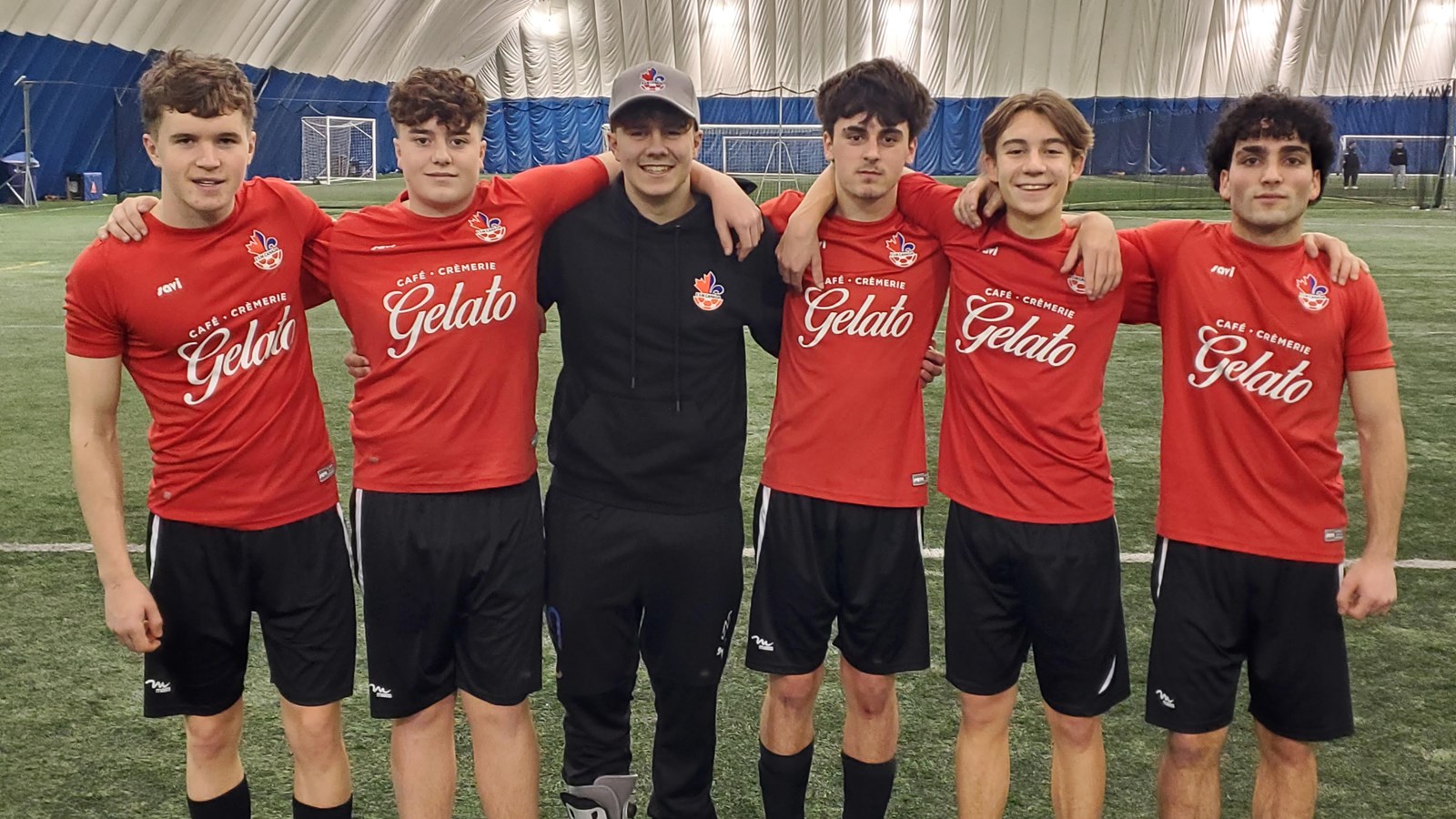 Les noms en partant de la gauche:
Alexandre Maloney-Lalonde, Mikaël Campeau, Olivier Campeau, Adrien Déry, Thomas Langlois, Elias Mdawar