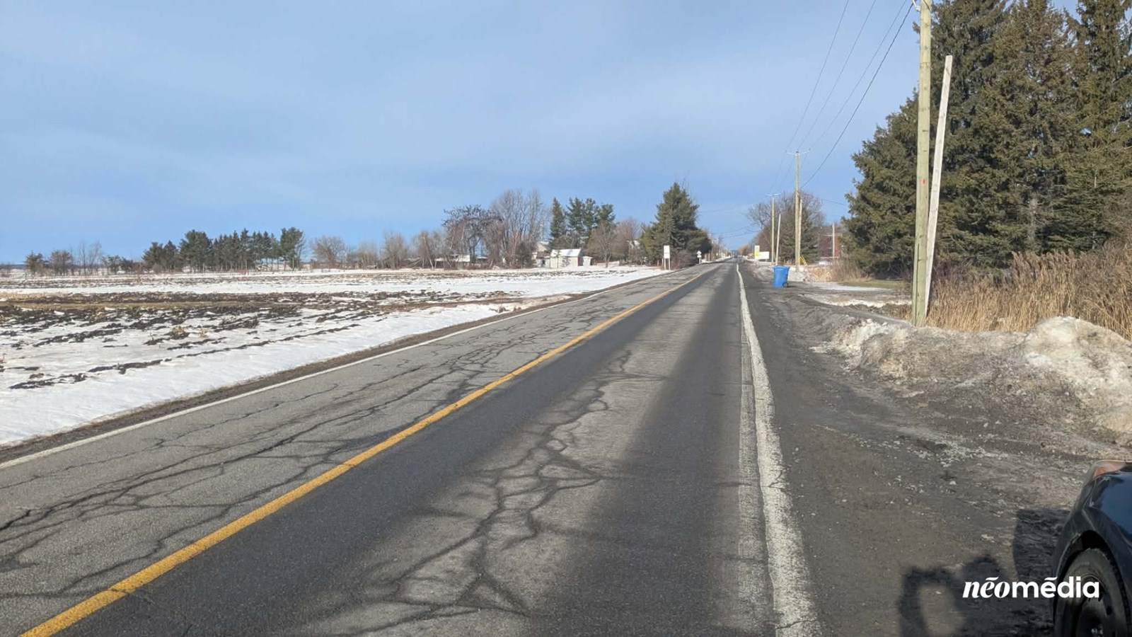 Le projet vise à interdire le stationnement des deux côtés de la rue sur le Chemin Saint-Emmanuel après la voie ferrée, et ce, jusqu'aux limites du territoire municipal