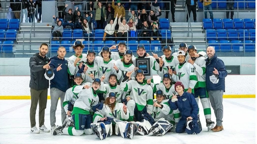Le Collège Bourget remporte le Défi hockey RSEQ à Alma
