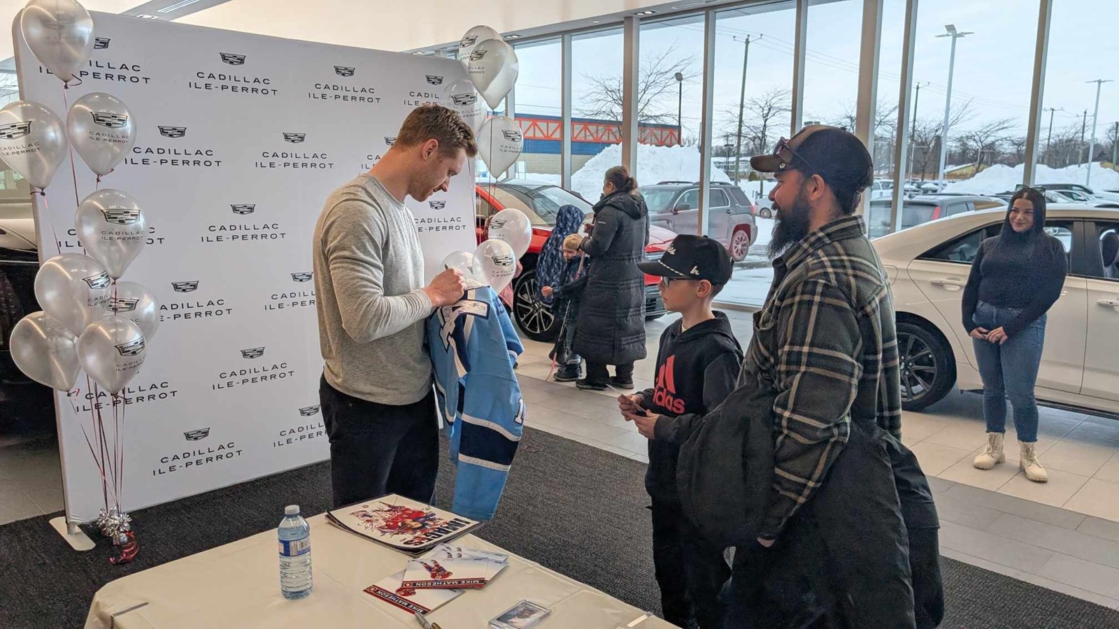 Mike Matheson à la rencontre de ses partisans à l’Île-Perrot