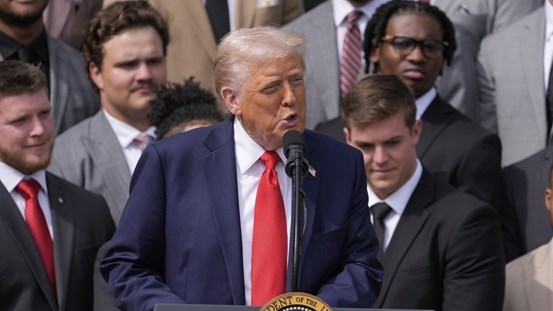 Trump évoque un possible sursis des droits de douane sur les automobiles