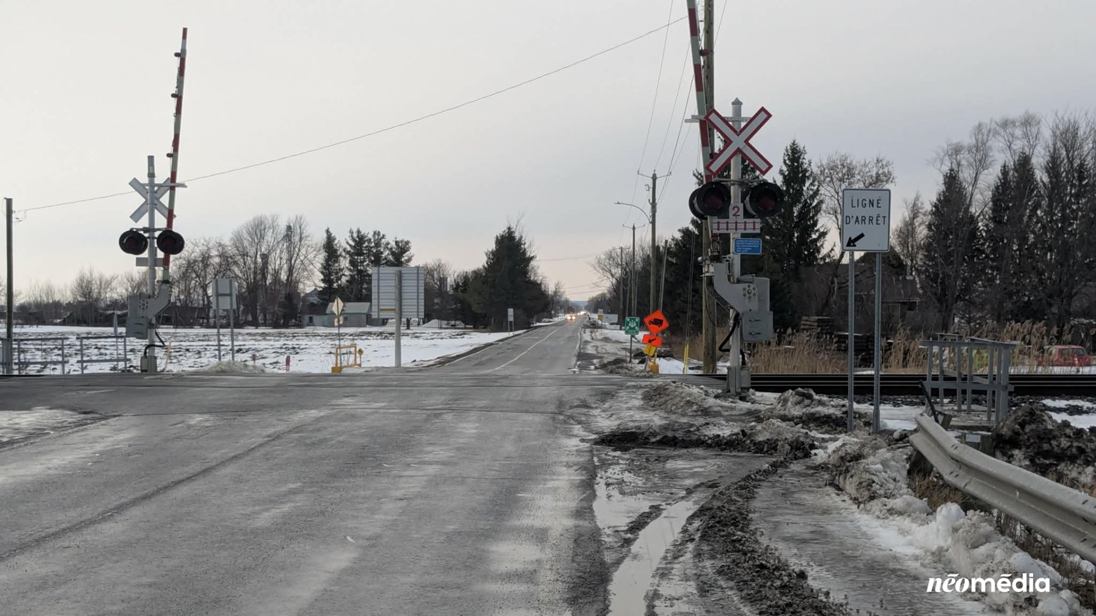 Il est désormais interdit de se stationner des deux côtés du Chemin Saint-Emmanuel, de la voie ferrée jusqu'aux limites du territoire municipal