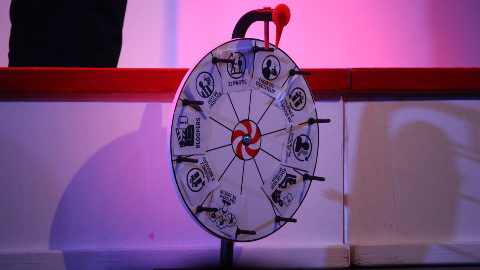 La roulette qui détermine la dernière improvisation de la soirée.