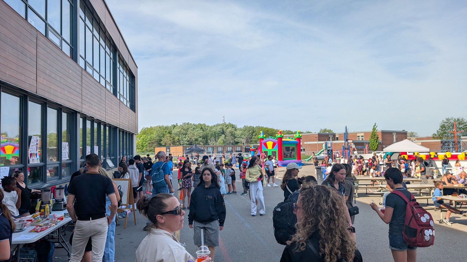 École Brind'Amour: le marché d'été avant les vacances