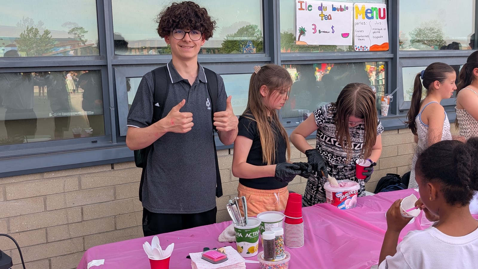École Brind'Amour: le marché d'été avant les vacances