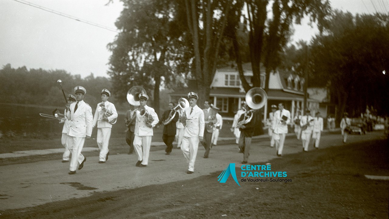 Le Corps de Clairons de Dorion dont le président est Paul Boyer, 1952.  