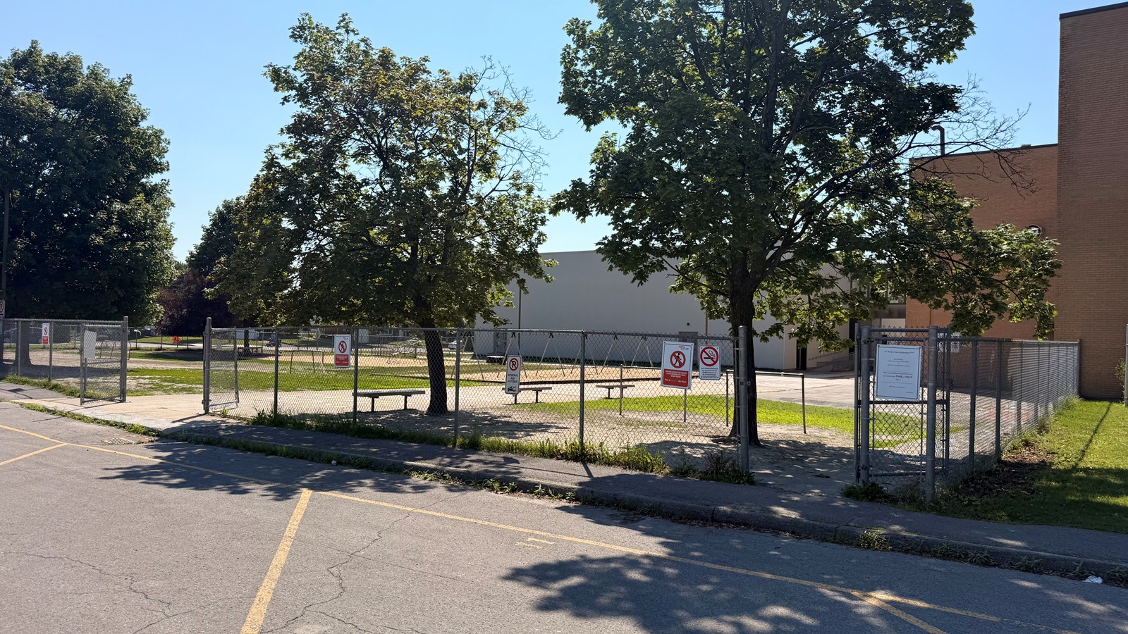 Une somme de 282 719 $ pour bonifier trois cours d'écoles primaires