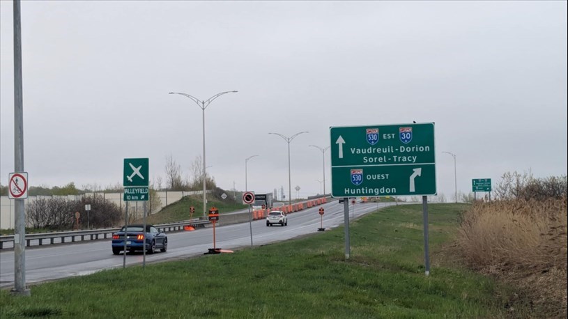 Installation d'une nouvelle signalisation sur l'autoroute 530