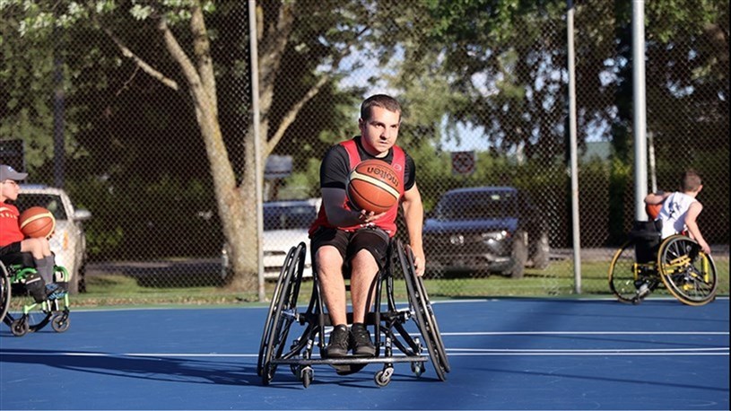 Du Basketball en fauteuil-roulant ouvert à tous à Saint-Clet