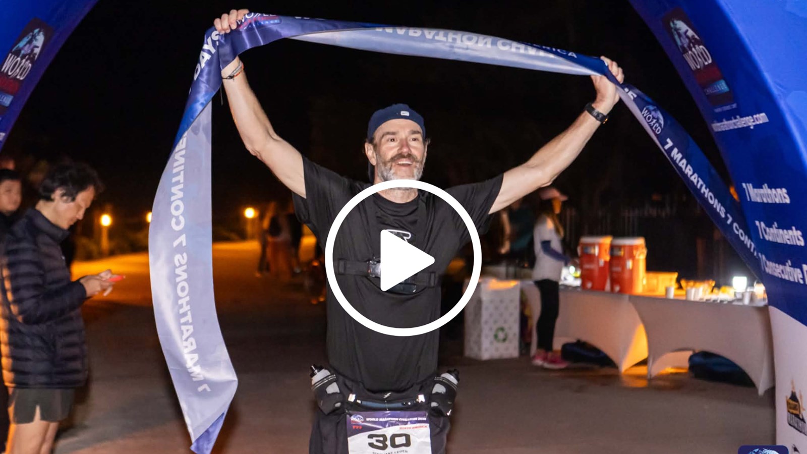 Parcourir le monde à la course par solidarité
