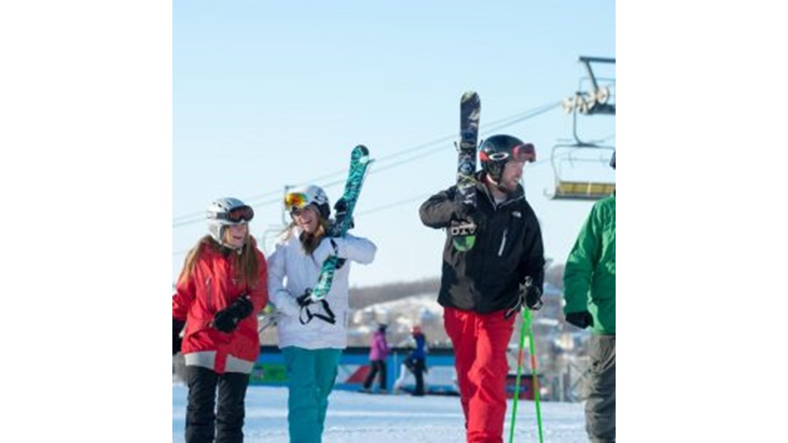 Il sera possible de louer de l'équipement pour faire du ski ou de la planche à neige en s'inscrivant au Club de ski Everest.